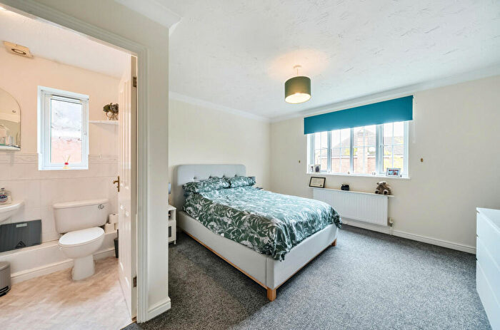 4 Bedroom Detached House For Sale In Lynams, Church Crookham, Fleet, GU52