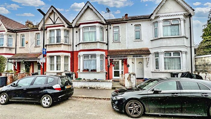 3 Bedroom Terraced House For Sale In Sunnycroft Road, Hounslow, TW3