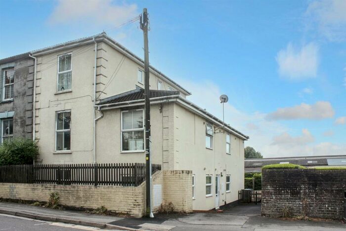 1 Bedroom Flat To Rent In Salisbury - Churchfields Road, SP2