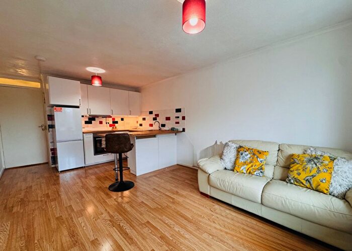 2 Bedroom Flat To Rent In Joules House, Christchurch Avenue, Kilburn, NW6