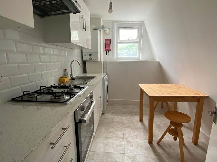 2 Bedroom Flat To Rent In Lewisham Way, New Cross, London, SE14
