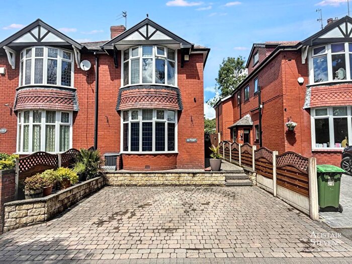 2 Bedroom Semi-Detached House For Sale In Heights Lane, Oldham, OL1