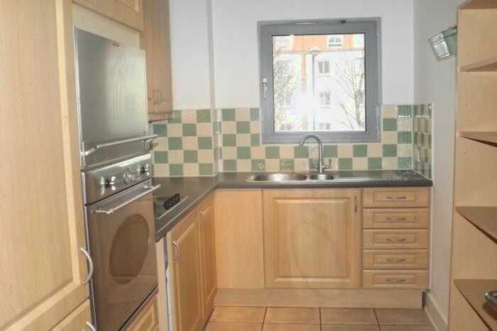 2 Bedroom Flat To Rent In Mount Stuart Square, Cardiff, CF10