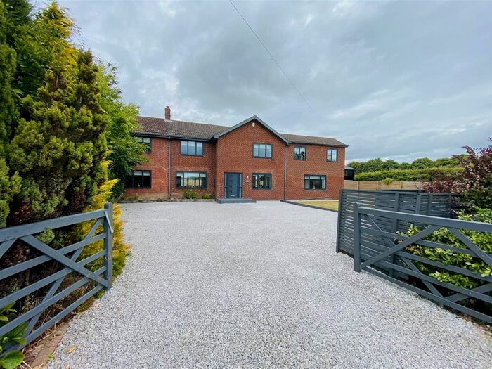 6 Bedroom Detached House For Sale In Wistowgate, Cawood, Selby, YO8