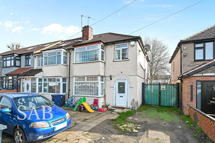 4 Bedroom End Terrace House For Sale In Allenby Road, Southall, UB1