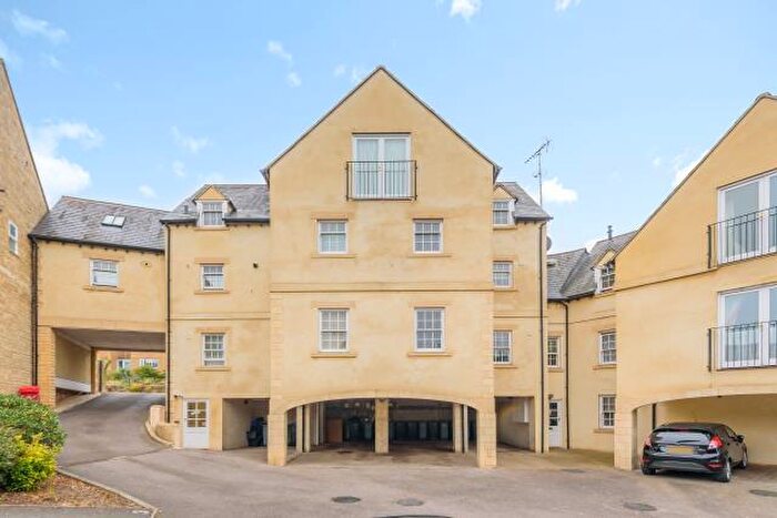 2 Bedroom Apartment For Sale In Albion Street, Chipping Norton, OX7