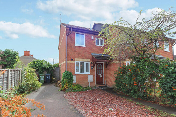 2 Bedroom End Of Terrace House To Rent In Adams Close, Wellingborough, NN8