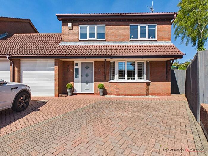 4 Bedroom Link Detached House For Sale In Daisyfield Drive, Bilton, Hull, HU11