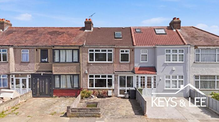 4 Bedroom Terraced House For Sale In Cross Road, Romford, RM7