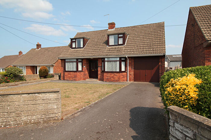 2 Bedroom Bungalow For Sale In Oriel Road, Street, BA16