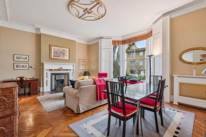 1 Bedroom Flat For Sale In Warwick Gardens, Earls Court, W14
