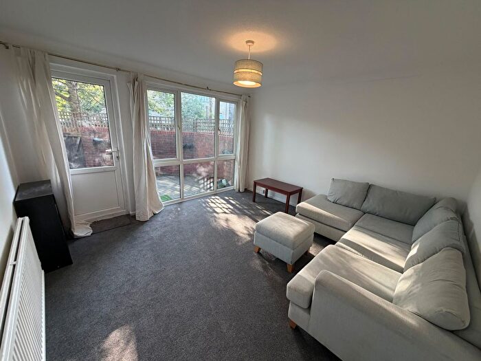 4 Bedroom Town House To Rent In Bedford Road, London, SW4