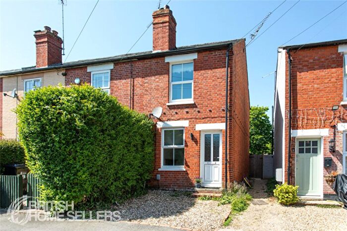 2 Bedroom End Of Terrace House For Sale In Wescott Road, Wokingham, Berkshire, RG40