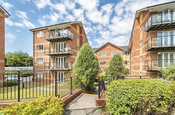 2 Bedroom Flat To Rent In Capital Point, Reading, RG1
