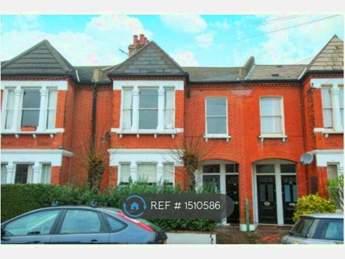 2 Bedroom Flat To Rent In Tenham Avenue, Streatham Hill, SW2