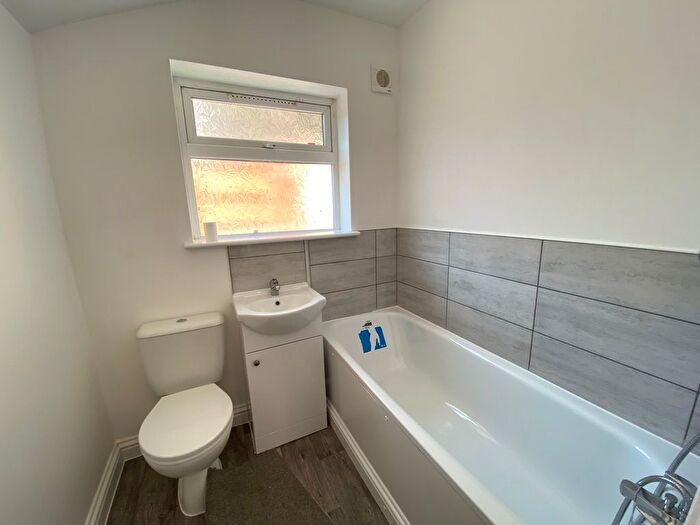 2 Bedroom Flat To Rent In Jeyes Road, Gillingham, ME7