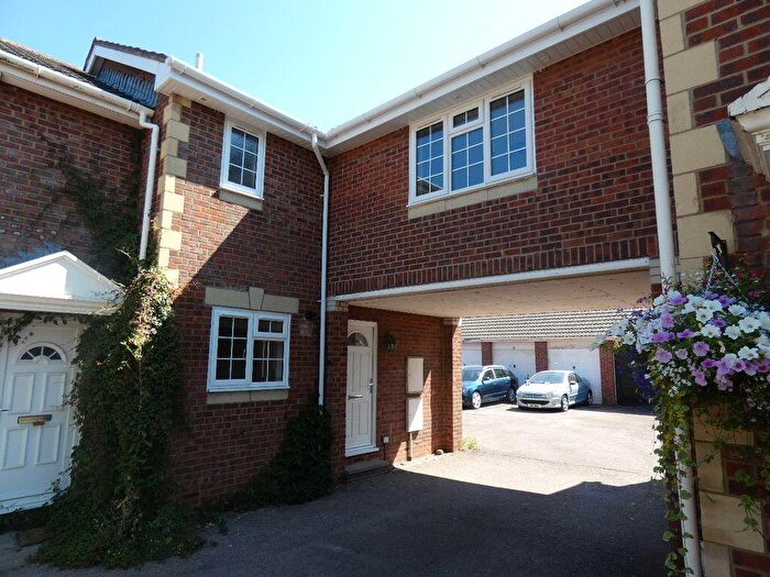 3 Bedroom End Of Terrace House For Sale In Fosse Close, Abbeymead, Gloucester, GL4