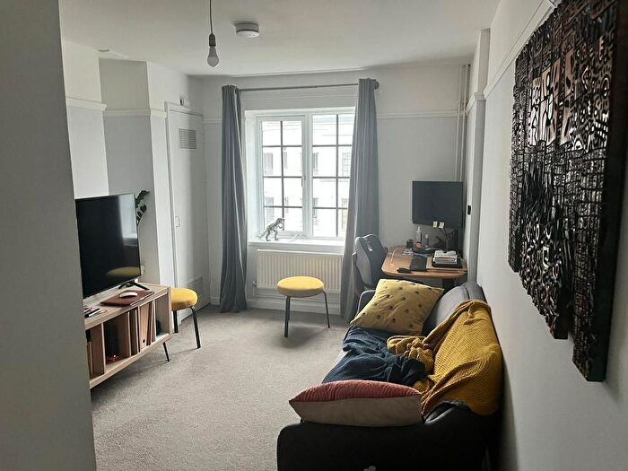 1 Bedroom Flat To Rent In Pankhurst House, London, W12