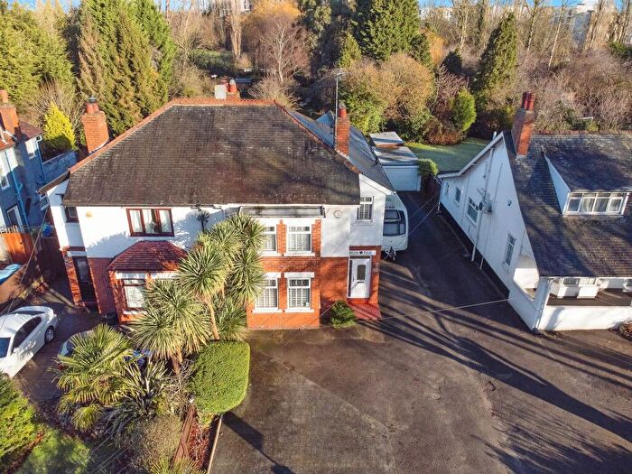 4 Bedroom Semi Detached House For Sale In Cottingham Road, Hull, HU6