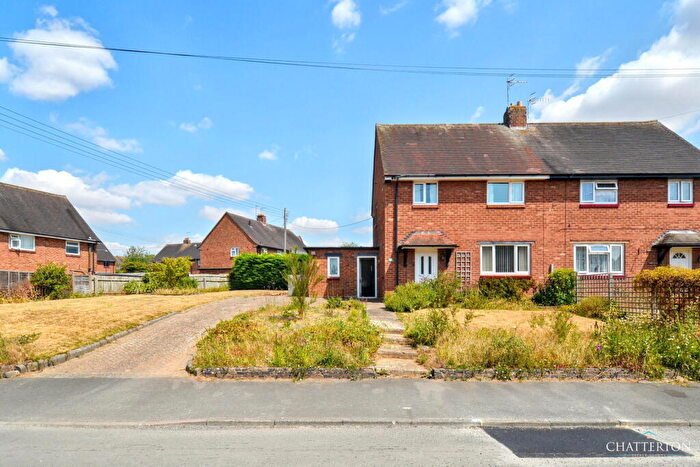 3 Bedroom Semi-Detached House For Sale In Crompton Avenue, Bidford-on-Avon, B50