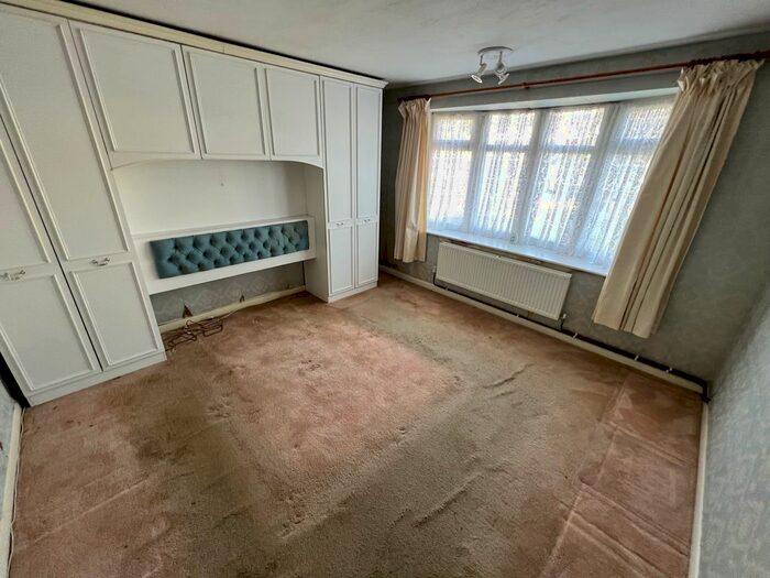 2 Bedroom Detached Bungalow For Sale In Lake Avenue, Loscoe, Heanor, DE75