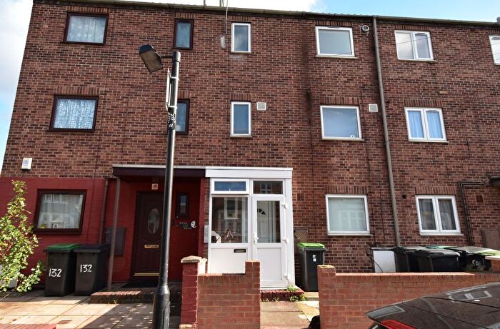 Studio To Rent In Cornwall Road, London, N15