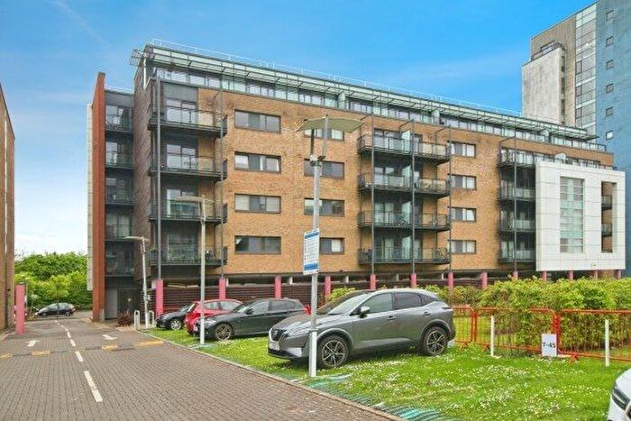 2 Bedroom Flat To Rent In Ferry Court, Cardiff, CF11