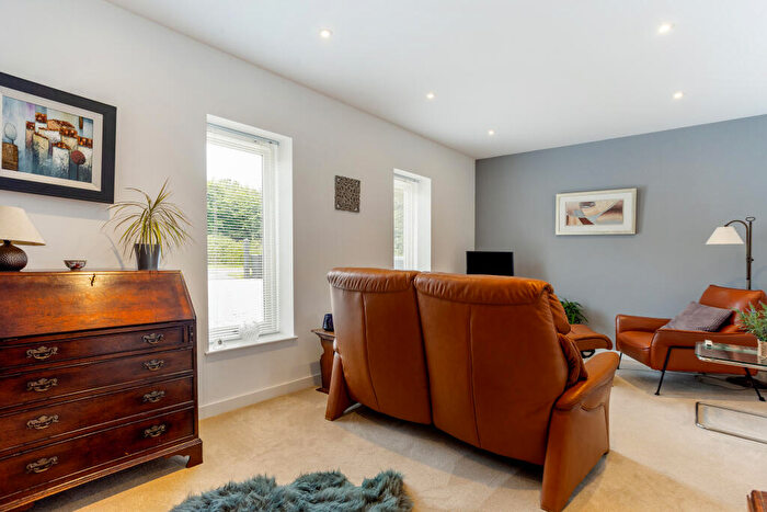 4 Bedroom Detached House For Sale In Blunsdon, Wiltshire, SN26