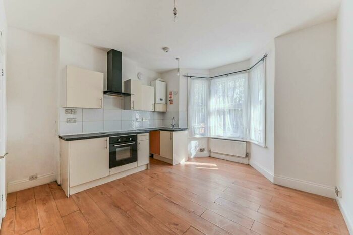 1 Bedroom Flat To Rent In London Road, Hackbridge, Wallington, SM6