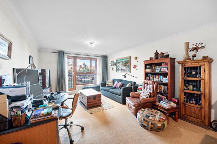 2 Bedroom Flat To Rent In Gipsy Lane, London, SW15