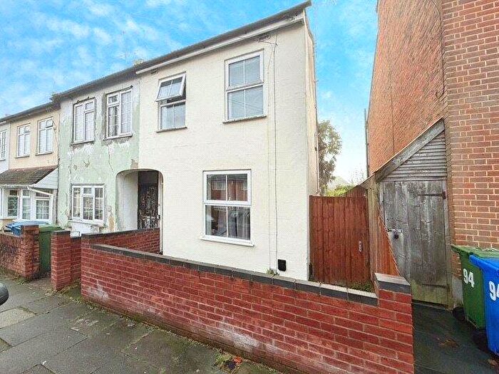 2 Bedroom End Of Terrace House For Sale In Lysons Road, Aldershot, Hampshire, GU11