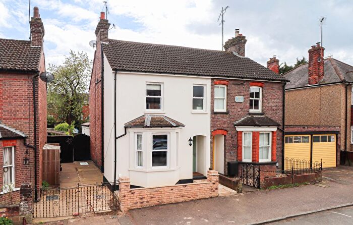 4 Bedroom Semi-Detached House To Rent In Coleswood Road, Harpenden, AL5