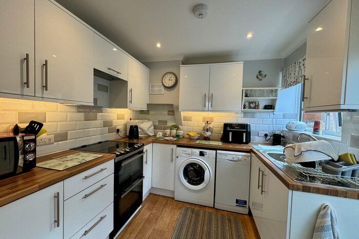 2 Bedroom Bungalow For Sale In Gosford Way, Polegate, East Sussex, BN26