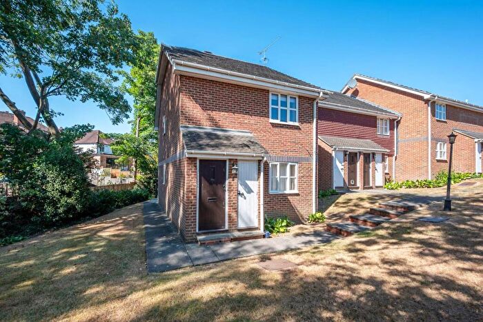 1 Bedroom Maisonette To Rent In Heather Close, Guildford, GU2