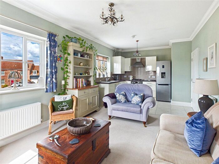 1 Bedroom Flat For Sale In Warren Avenue, Saxmundham, Suffolk, IP17