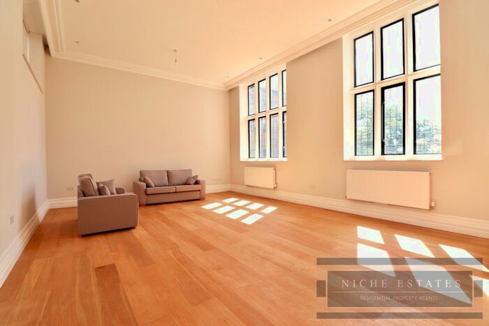 2 Bedroom Flat To Rent In Courtyard House, London, NW7