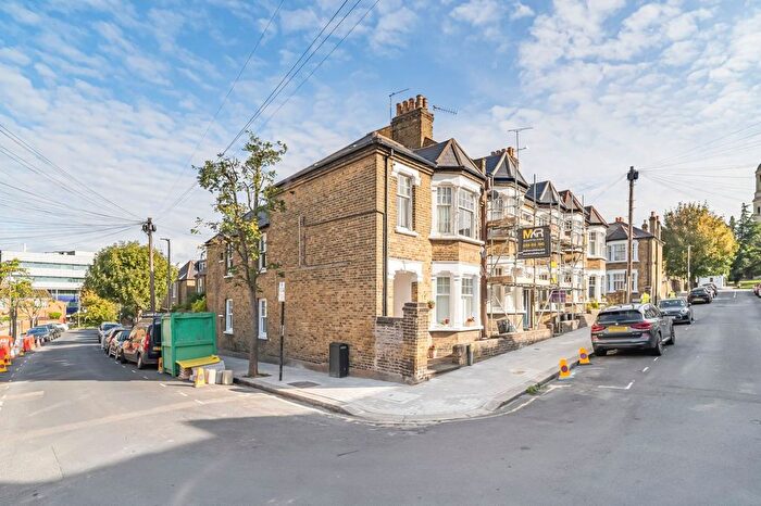 2 Bedroom Flat For Sale In Denton Street, Wandsworth, SW18