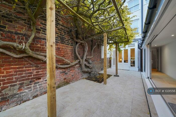 5 Bedroom Terraced House To Rent In High Street, Eton, Windsor, SL4