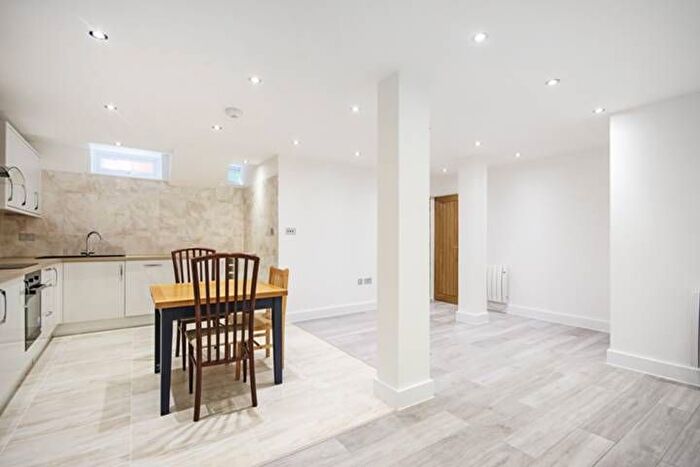 1 Bedroom Flat To Rent In Golders Green Road, London, NW11