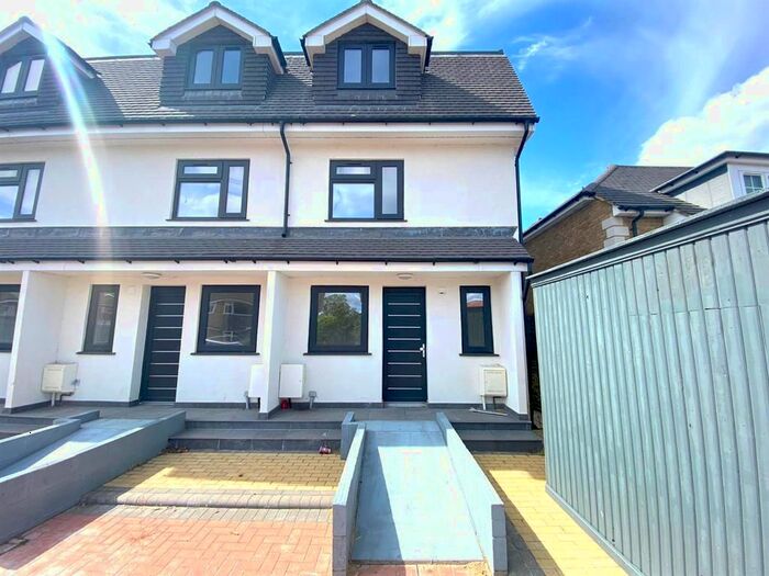 4 Bedroom End Of Terrace House To Rent In Homefield Road, Walton On Thames, KT12