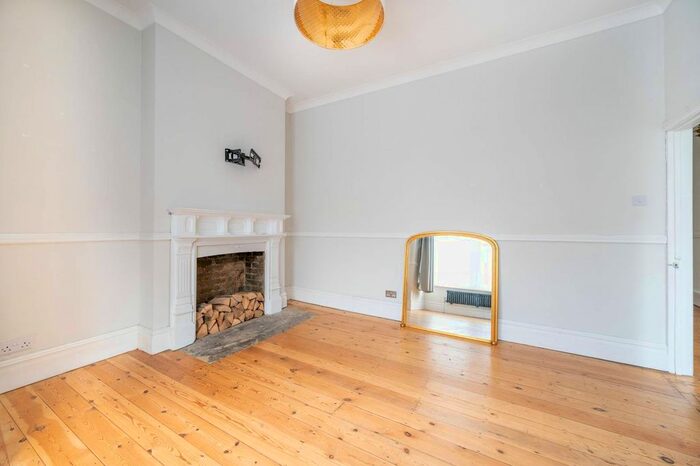 1 Bedroom Flat To Rent In Sprowston Road, Forest Gate, London, E7