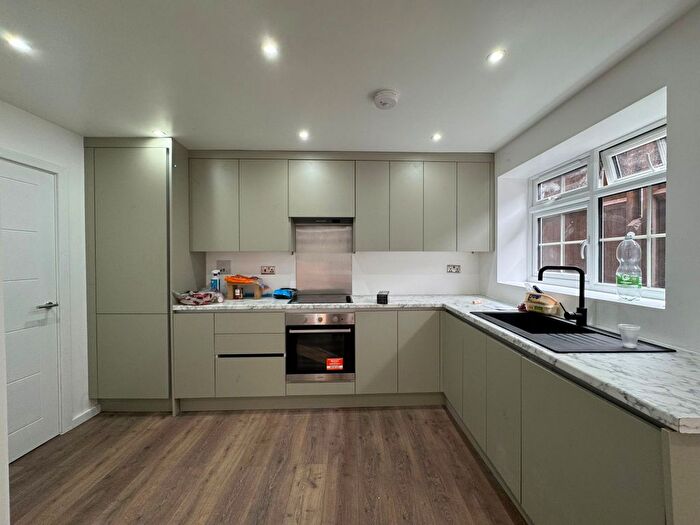 2 Bedroom Flat To Rent In Hounslow Road, Hanworth, Feltham, TW13