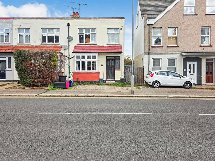 3 Bedroom End Of Terrace House For Sale In Fairfax Road, Westcliff, SS0