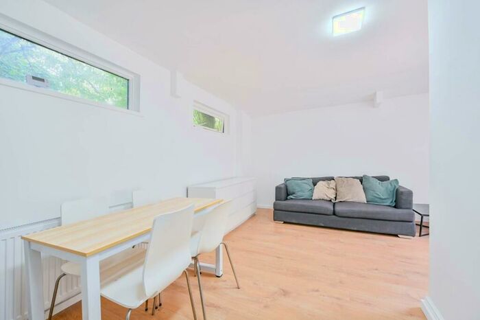 1 Bedroom Flat To Rent In Aylmer Drive, Stanmore, HA7