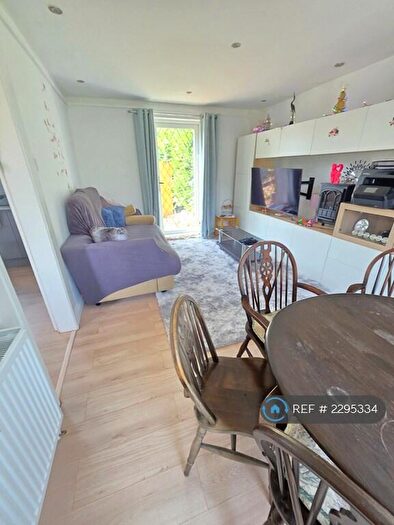 4 Bedroom Semi-Detached House To Rent In Winchcomb Gardens, London, SE9