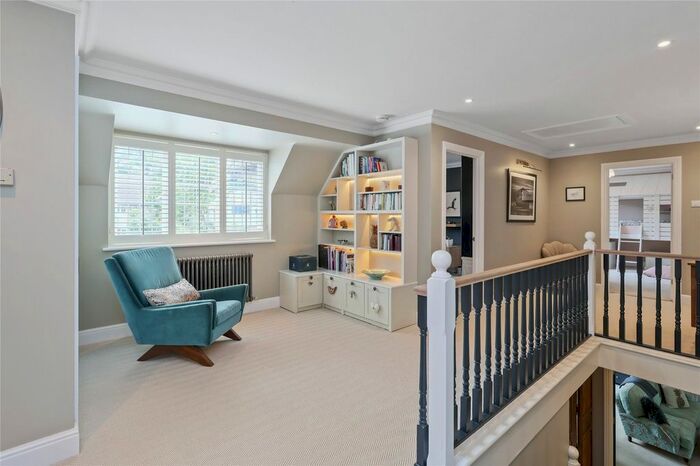 5 Bedroom Detached House For Sale In Beechwood Avenue, Weybridge, Surrey, KT13