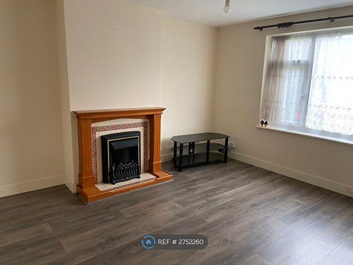 2 Bedroom Flat To Rent In Bushey, Bushey, WD23