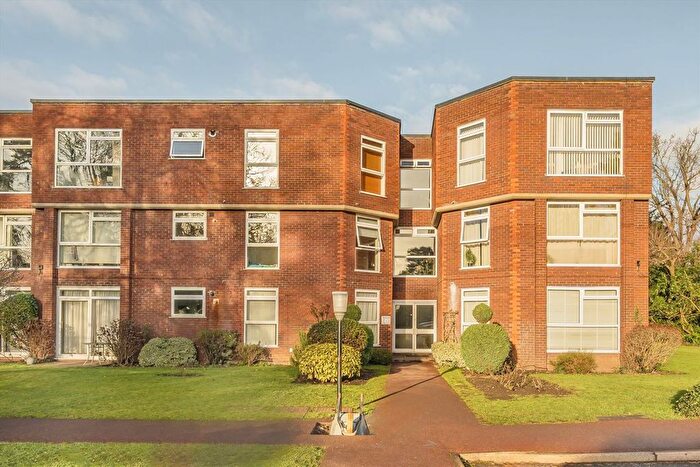 2 Bedroom Flat For Sale In Ellesmere Road, Weybridge, KT13