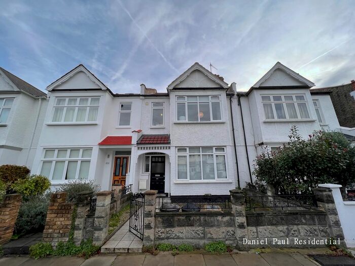 2 Bedroom Flat To Rent In Wormholt Road, Shepherds Bush, White City, W12