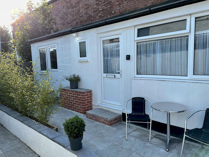 Apartment To Rent In Rooms Available, Southcote Road -, BH1